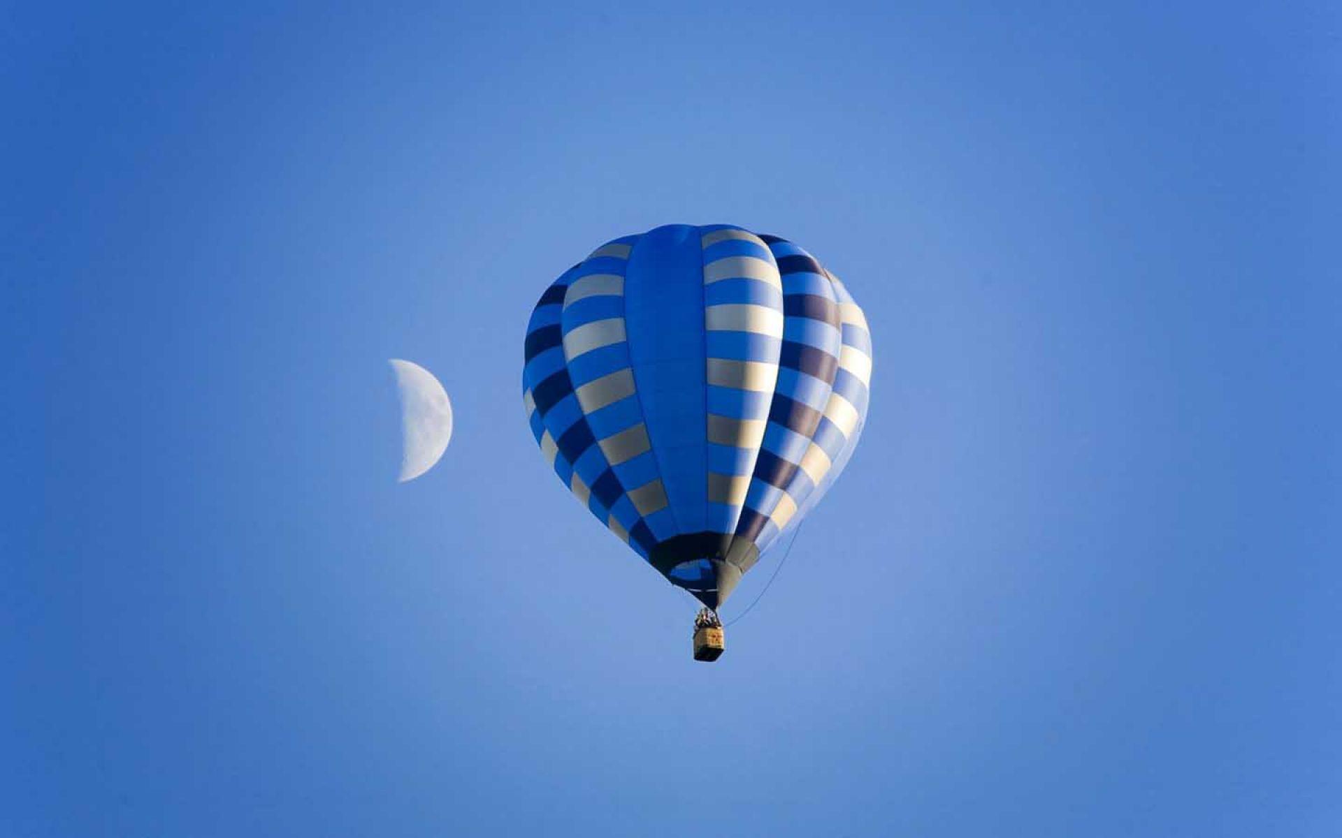 Blue Hot Air Balloon Wallpaper 1920x1200
