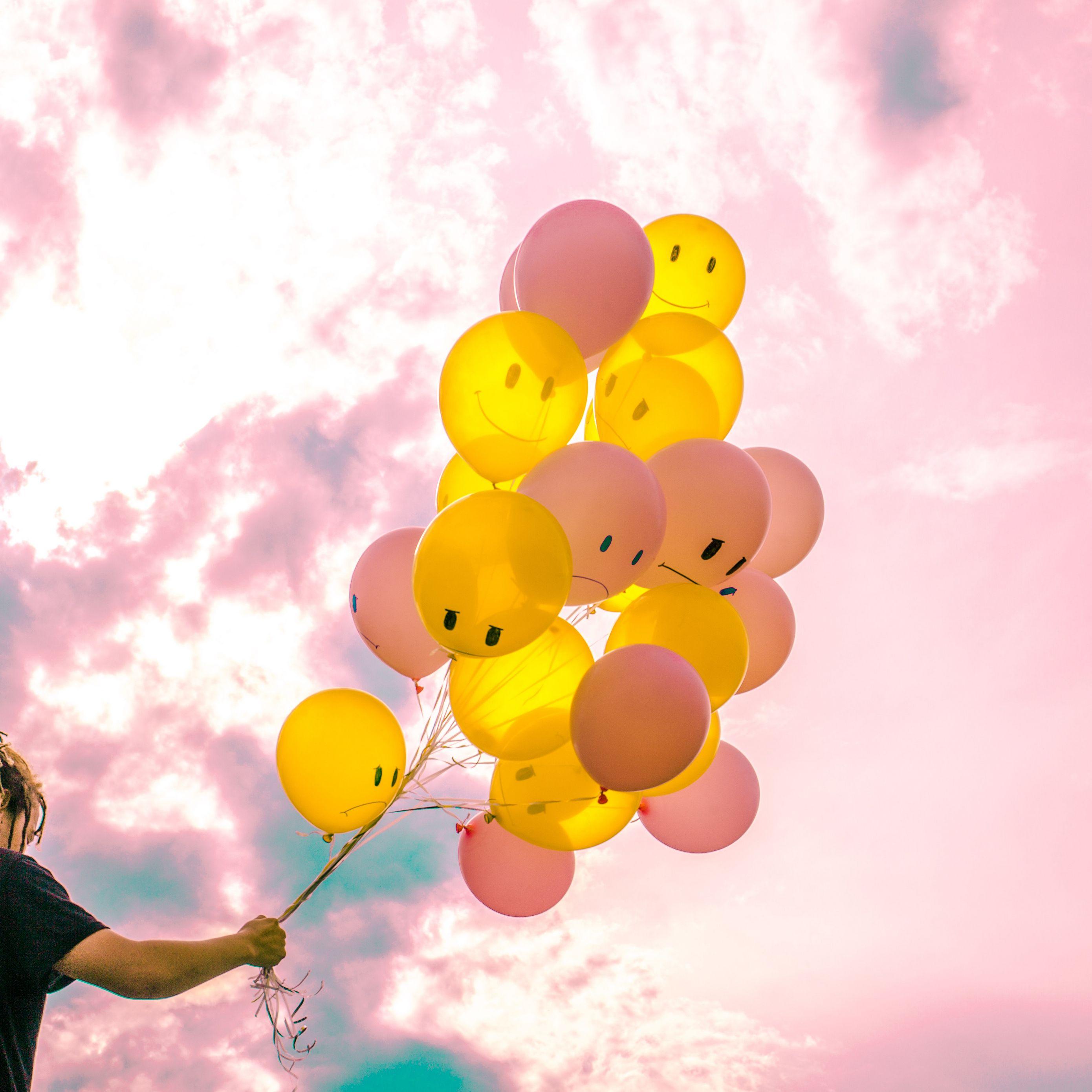 Black And Dark Pink Balloons Wallpaper 2780x2780
