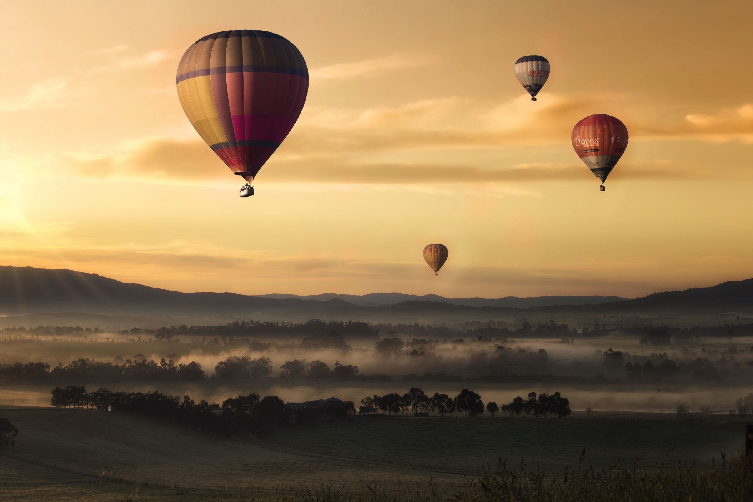 Vintage Hot Air Balloon Wallpaper 2560x1707
