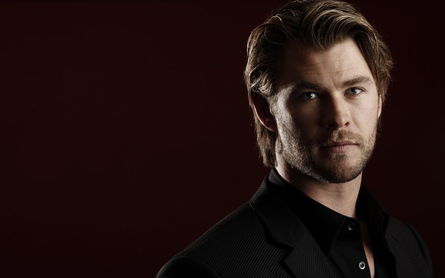 Chris Hemsworth Desktop Wallpaper 1680x1050