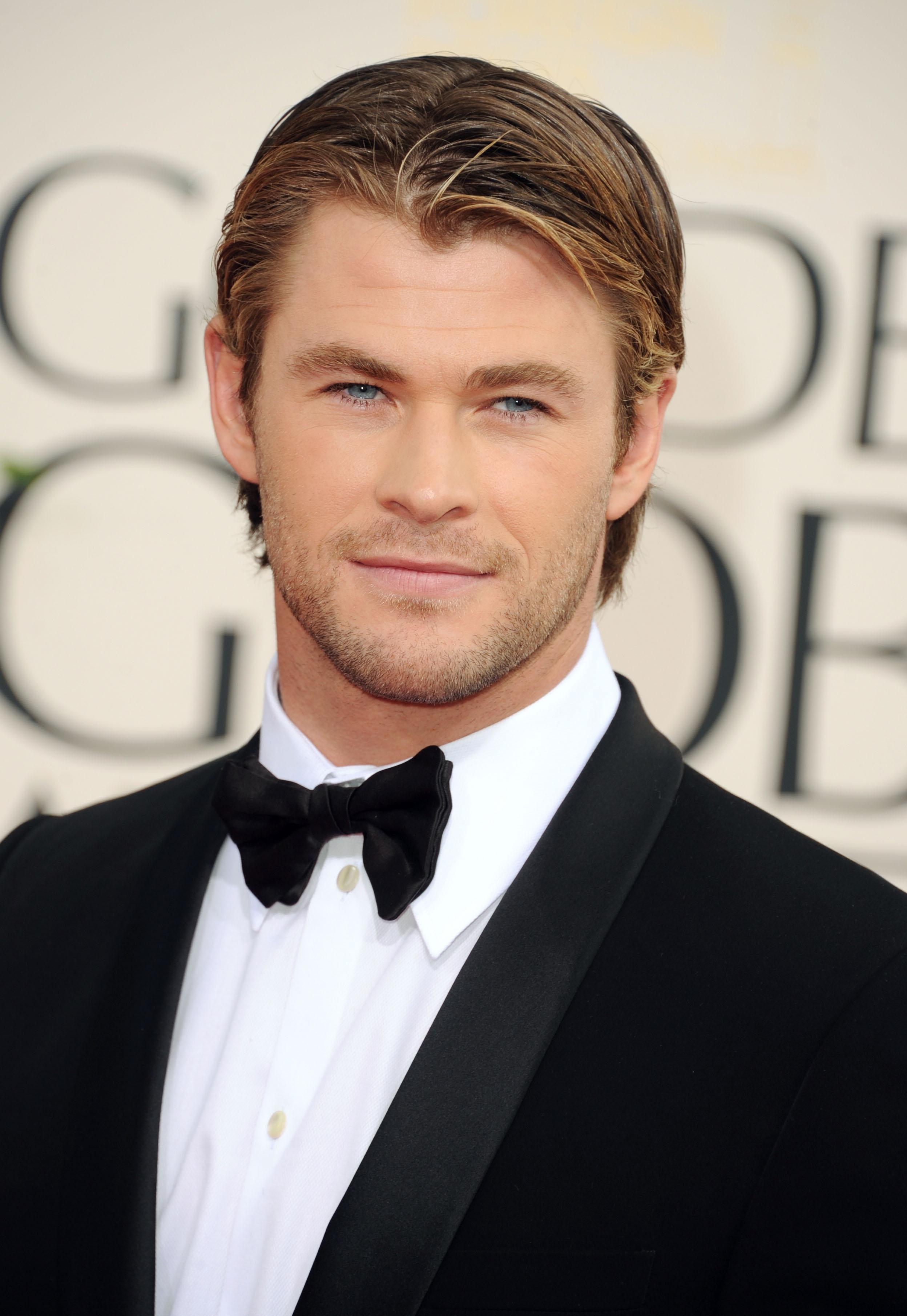 Chris Hemsworth Hd Wallpaper 4k 2496x3622