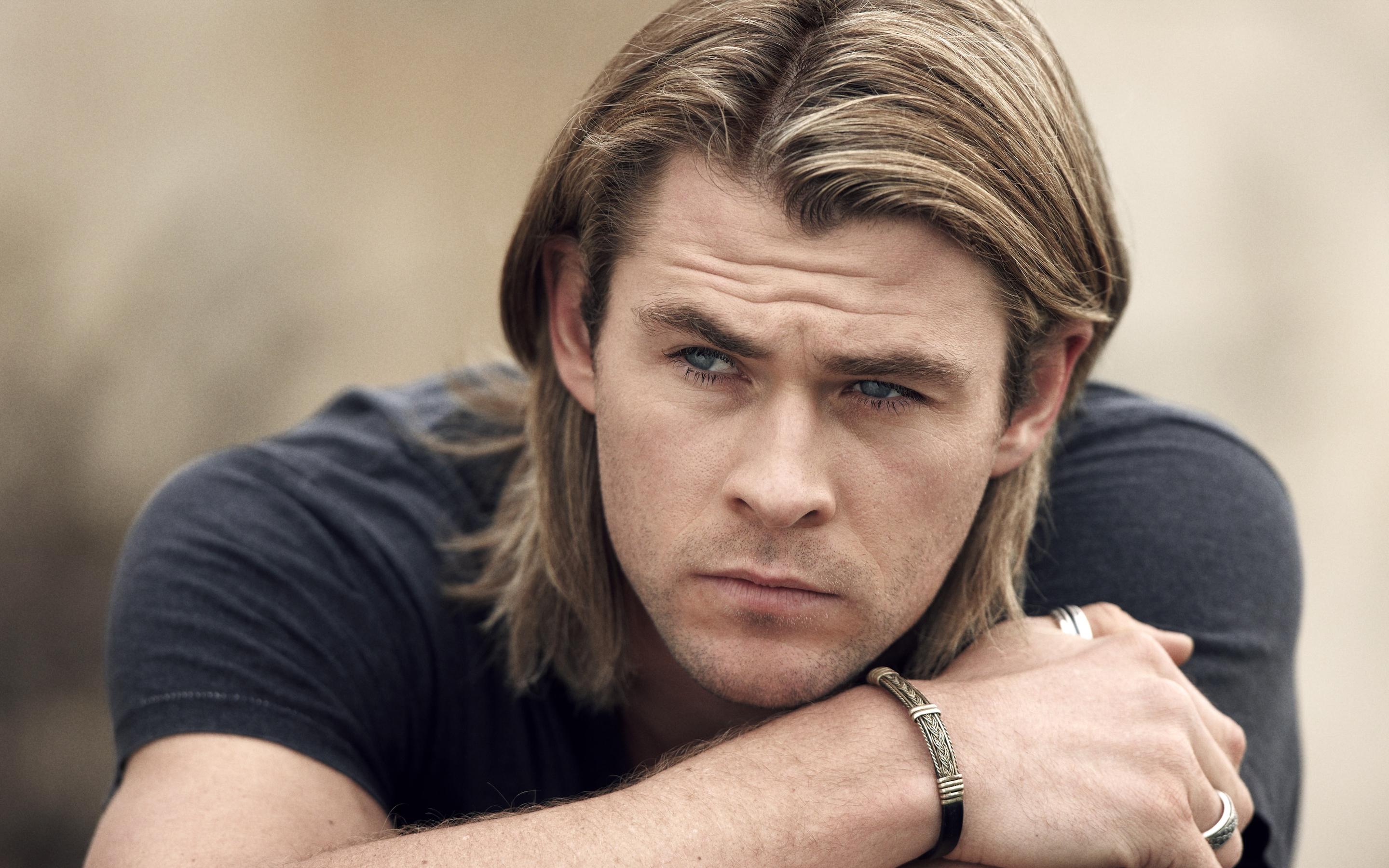 Chris Hemsworth Hd Wallpaper For Pc 2880x1800