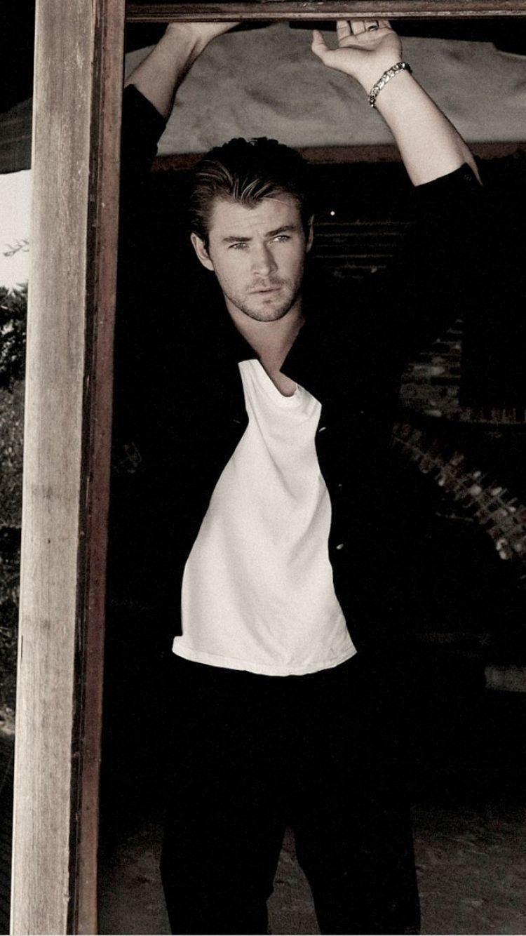 Chris Hemsworth Wallpaper Iphone 750x1334