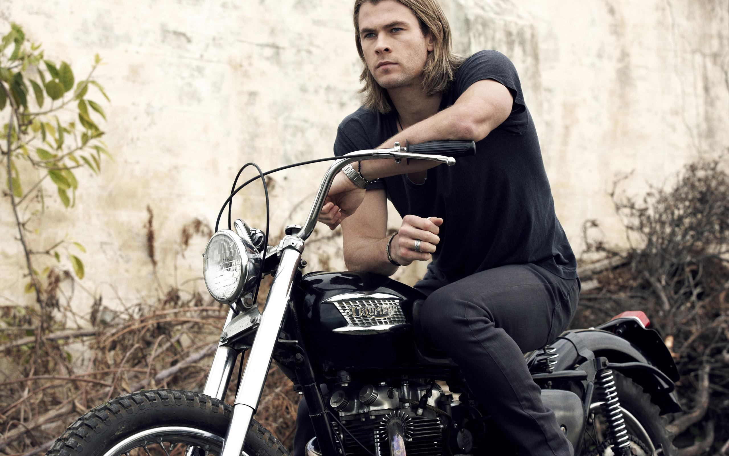 Chris Hemsworth Wallpaper Laptop 2560x1600